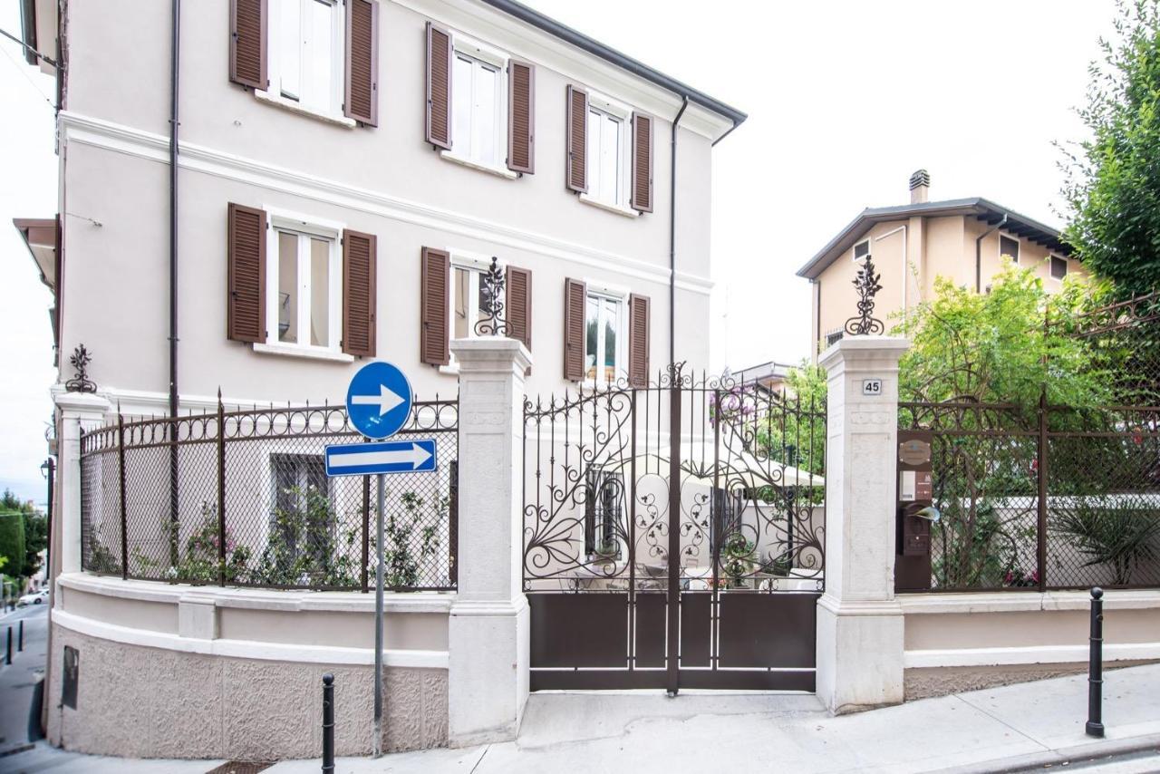 Residenza Elisa Bed & Breakfast Desenzano del Garda Exterior foto